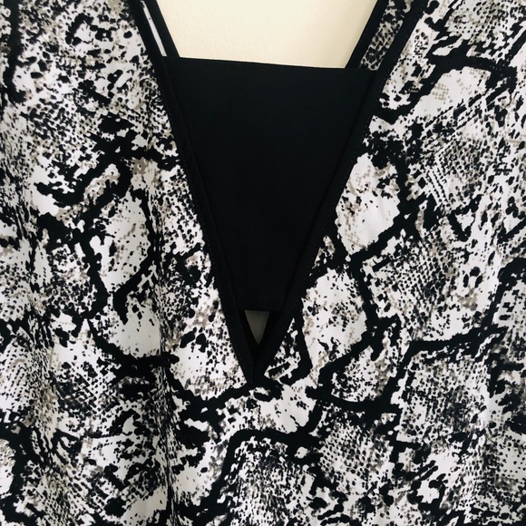 Express Womens Top Size Small Petite Snake Print Black and White Tank Shirt - Picture 3 of 6
